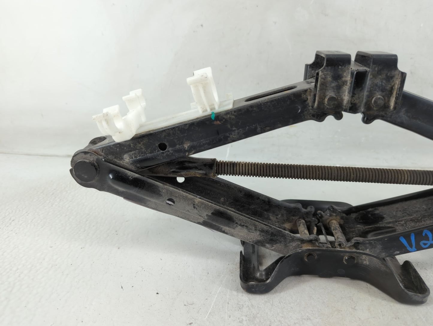 2018 Ford Explorer Spare Scissor Car Jack - Oemusedautoparts1.com