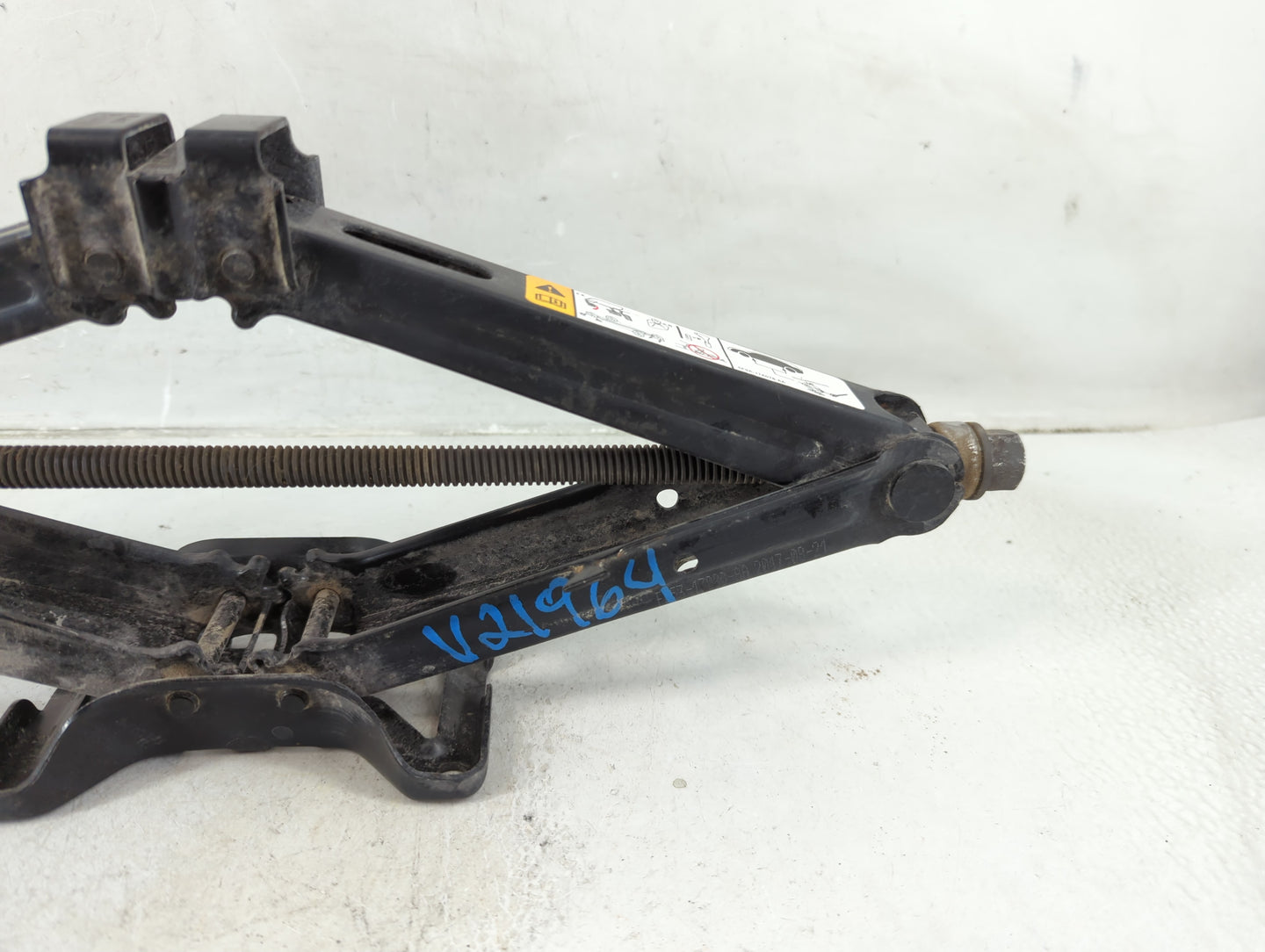 2018 Ford Explorer Spare Scissor Car Jack - Oemusedautoparts1.com