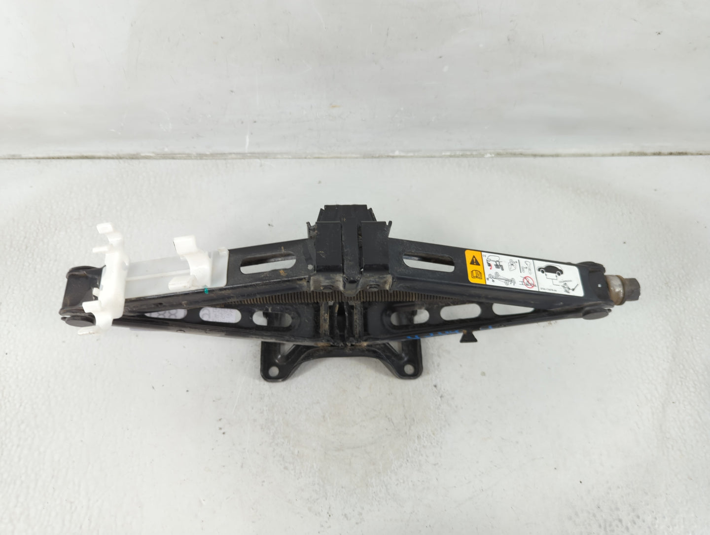 2018 Ford Explorer Spare Scissor Car Jack - Oemusedautoparts1.com