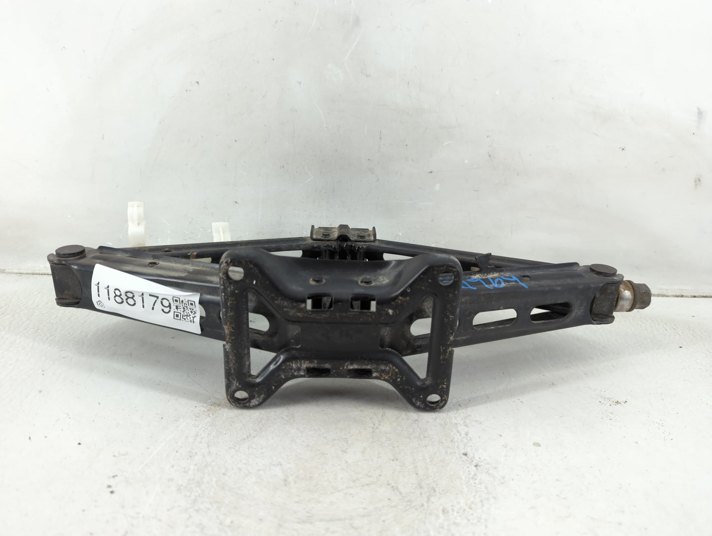 2018 Ford Explorer Spare Scissor Car Jack - Oemusedautoparts1.com