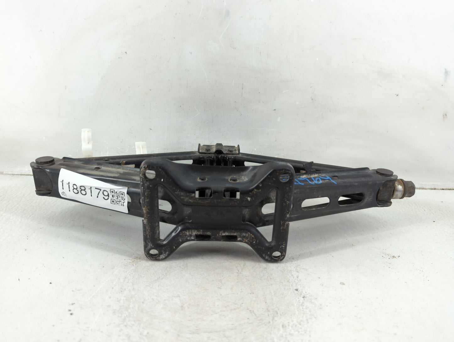 2018 Ford Explorer Spare Scissor Car Jack - Oemusedautoparts1.com