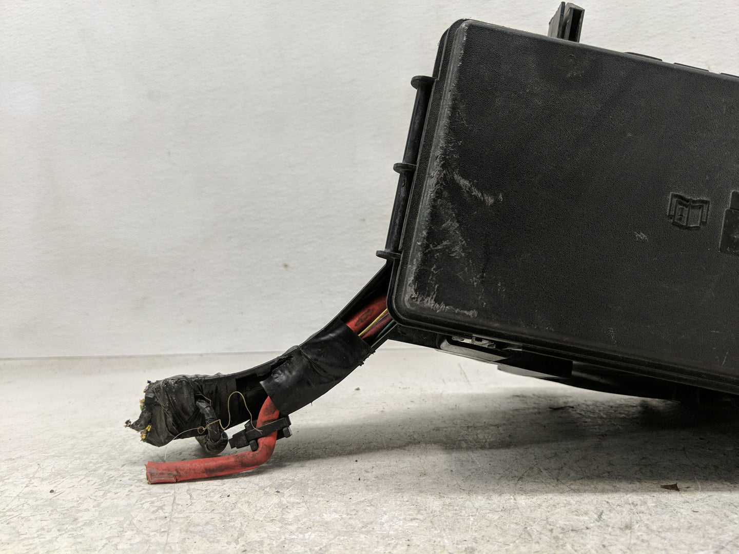 2018-2019 Ford Explorer Fusebox Fuse Box Panel Relay Module P/N:GU5T-14A003-AA Fits Fits 2018 2019 OEM Used Auto Parts - Oem
