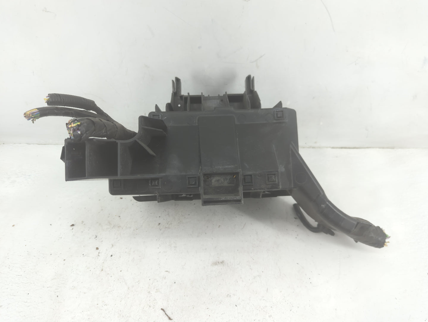 2018-2019 Ford Explorer Fusebox Fuse Box Panel Relay Module Fits Fits 2018 2019 OEM Used Auto Parts - Oemusedautoparts1.com