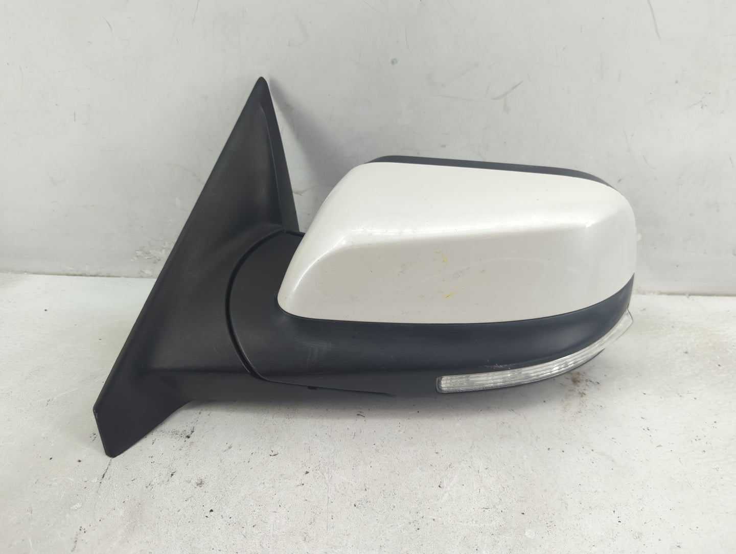 2018-2019 Ford Explorer Driver Side View Mirror - Left Door Mirror OEM Used - Oemusedautoparts1.com