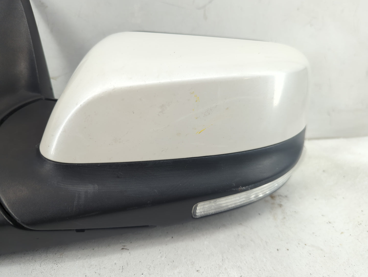 2018-2019 Ford Explorer Driver Side View Mirror - Left Door Mirror OEM Used - Oemusedautoparts1.com
