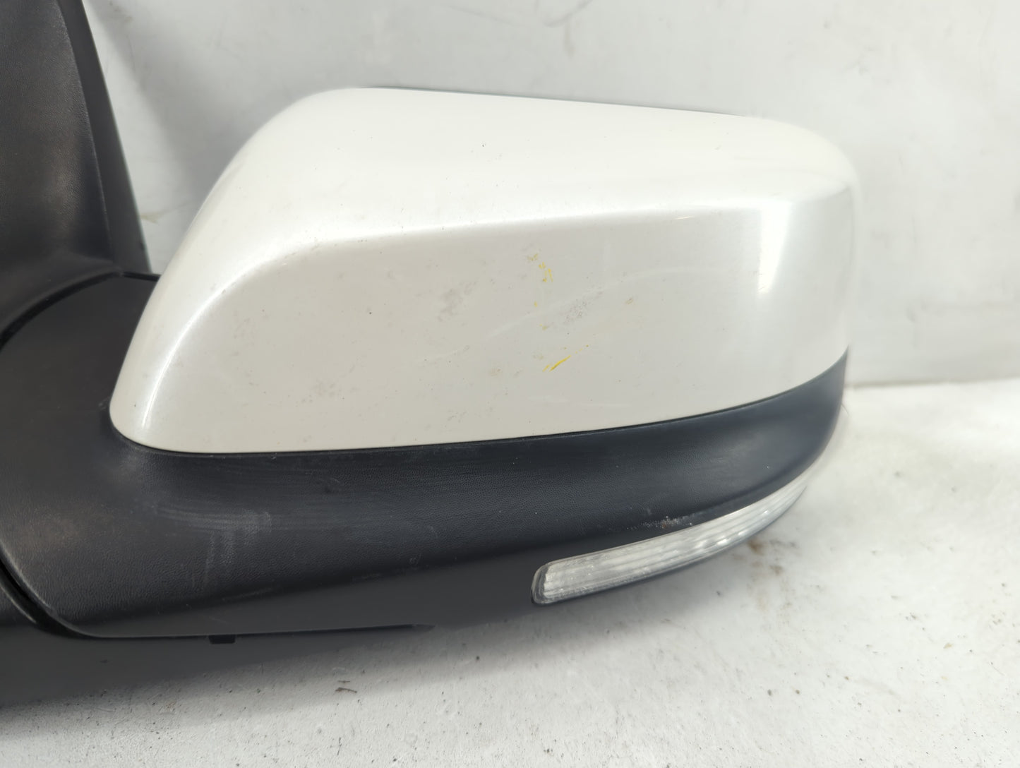 2018-2019 Ford Explorer Driver Side View Mirror - Left Door Mirror OEM Used - Oemusedautoparts1.com