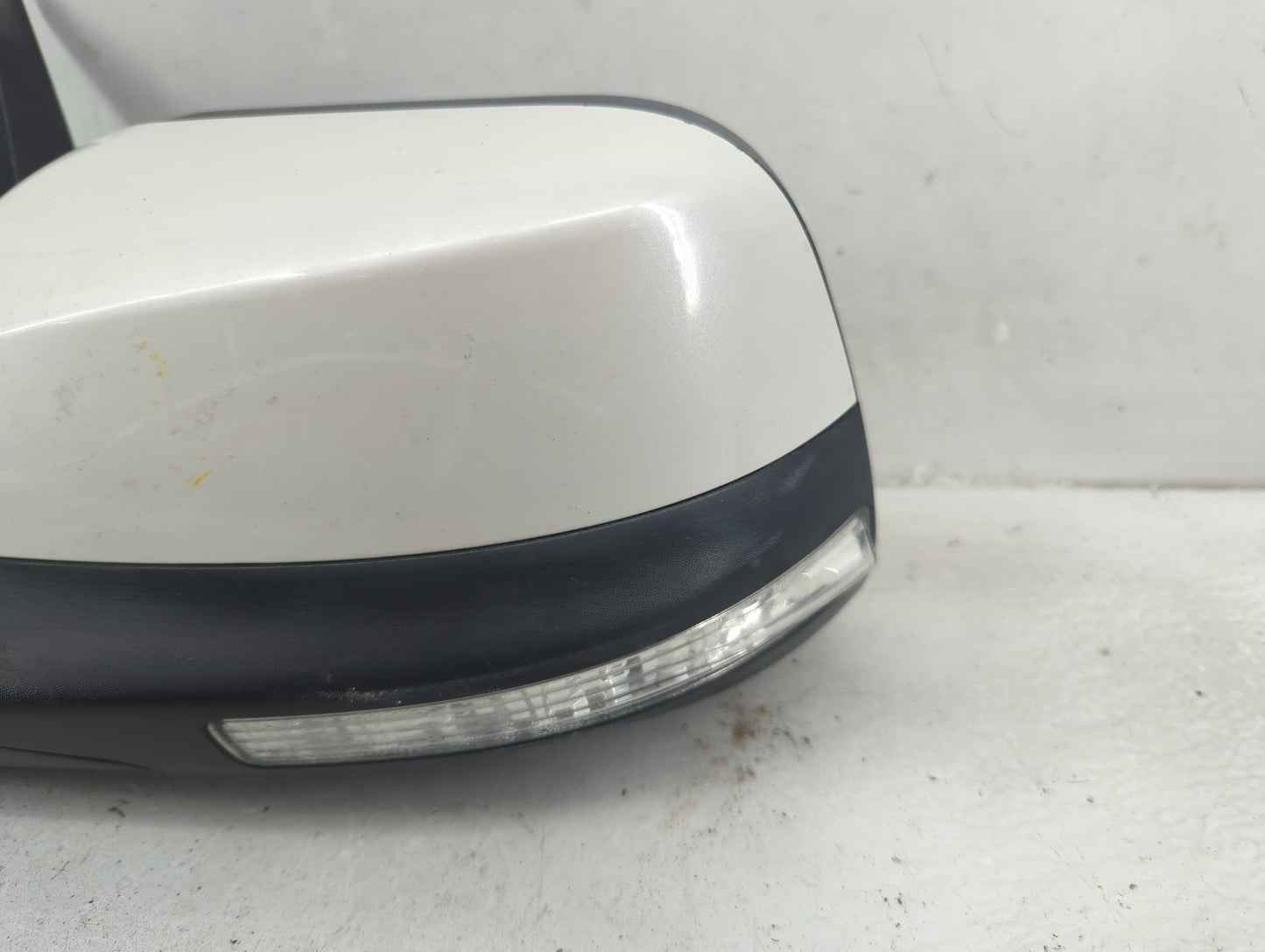 2018-2019 Ford Explorer Driver Side View Mirror - Left Door Mirror OEM Used - Oemusedautoparts1.com