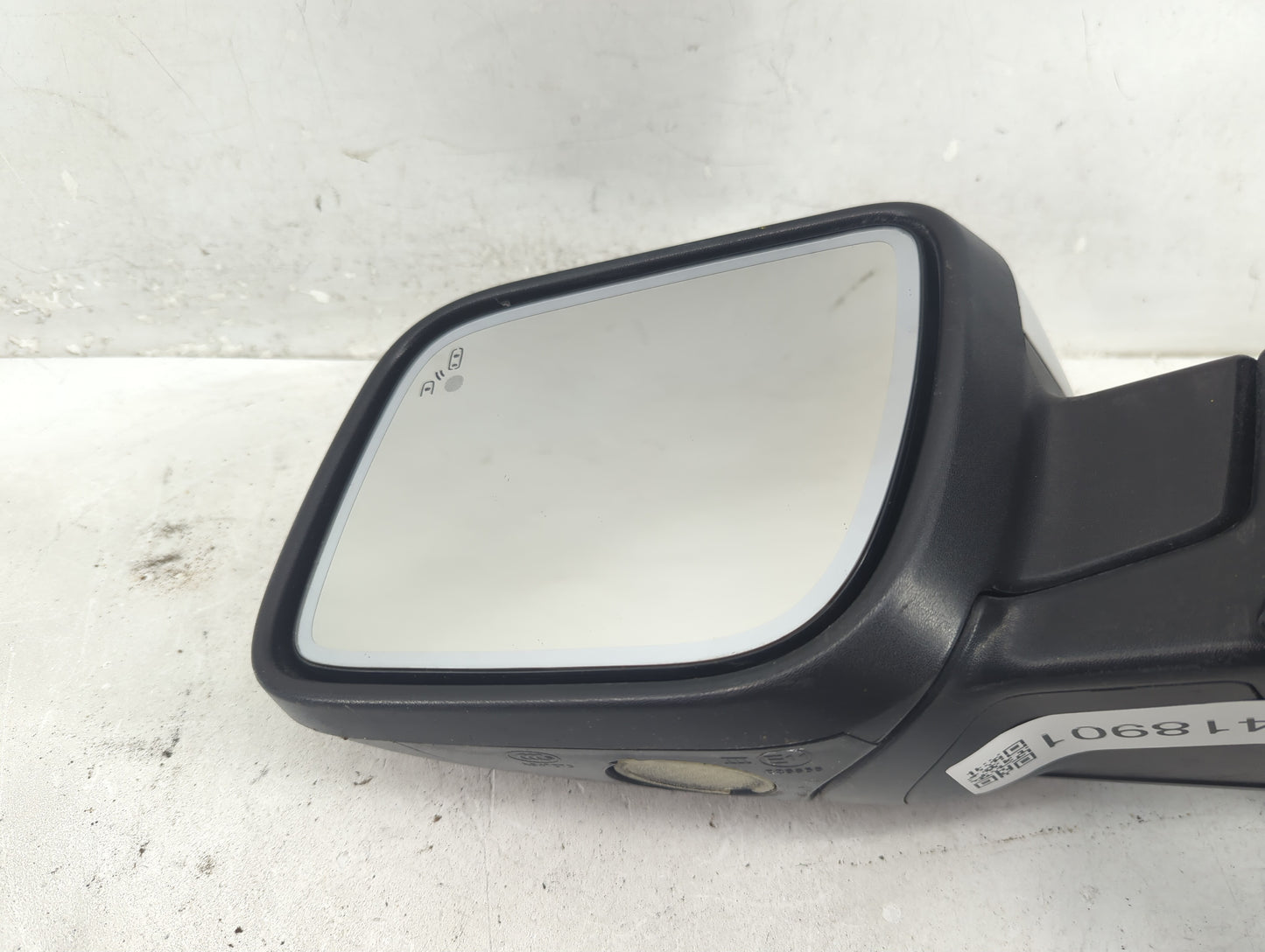 2018-2019 Ford Explorer Driver Side View Mirror - Left Door Mirror OEM Used - Oemusedautoparts1.com