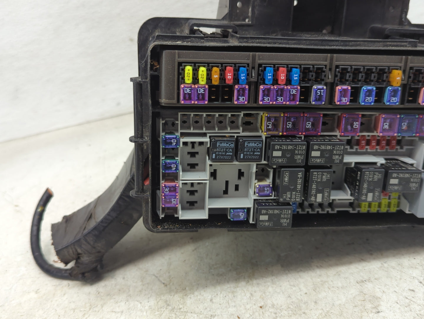2018-2019 Ford Explorer Fusebox Fuse Box Panel Relay Module P/N:8T2T-14B192-AB 8T2T-14B192-BA, 8T2T-CA Fits Fits 2018 2019 O
