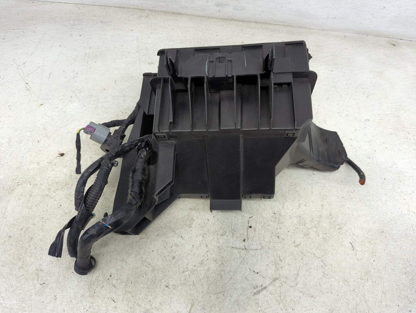 2018-2019 Ford Explorer Fusebox Fuse Box Panel Relay Module P/N:8T2T-14B192-AB 8T2T-14B192-BA, 8T2T-CA Fits Fits 2018 2019 O