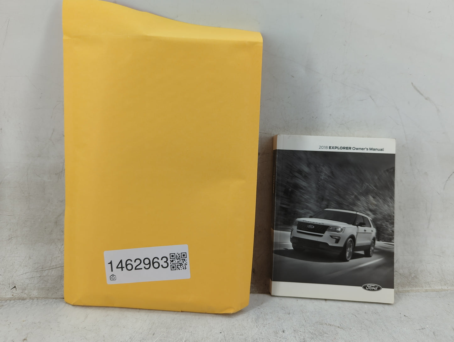 2018 Ford Explorer Owners Manual Book Guide P/N:JL2J19A321AA OEM Used Auto Parts - Oemusedautoparts1.com