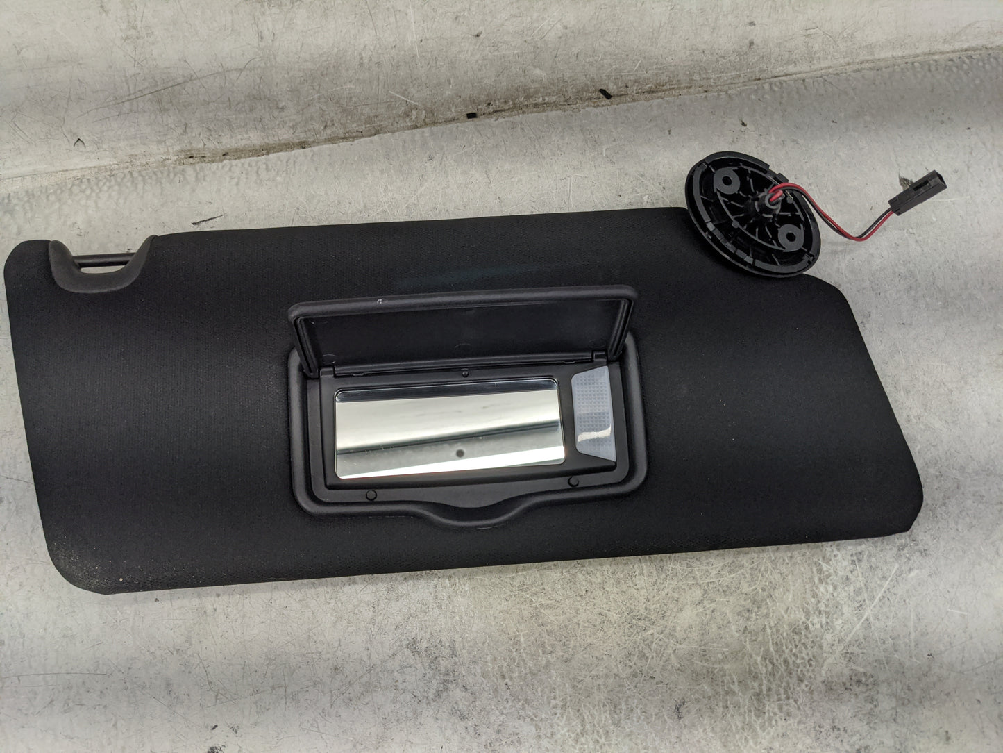 2018 Ford Explorer Sun Visor Shade Replacement Passenger Right Mirror Fits OEM Used Auto Parts - Oemusedautoparts1.com