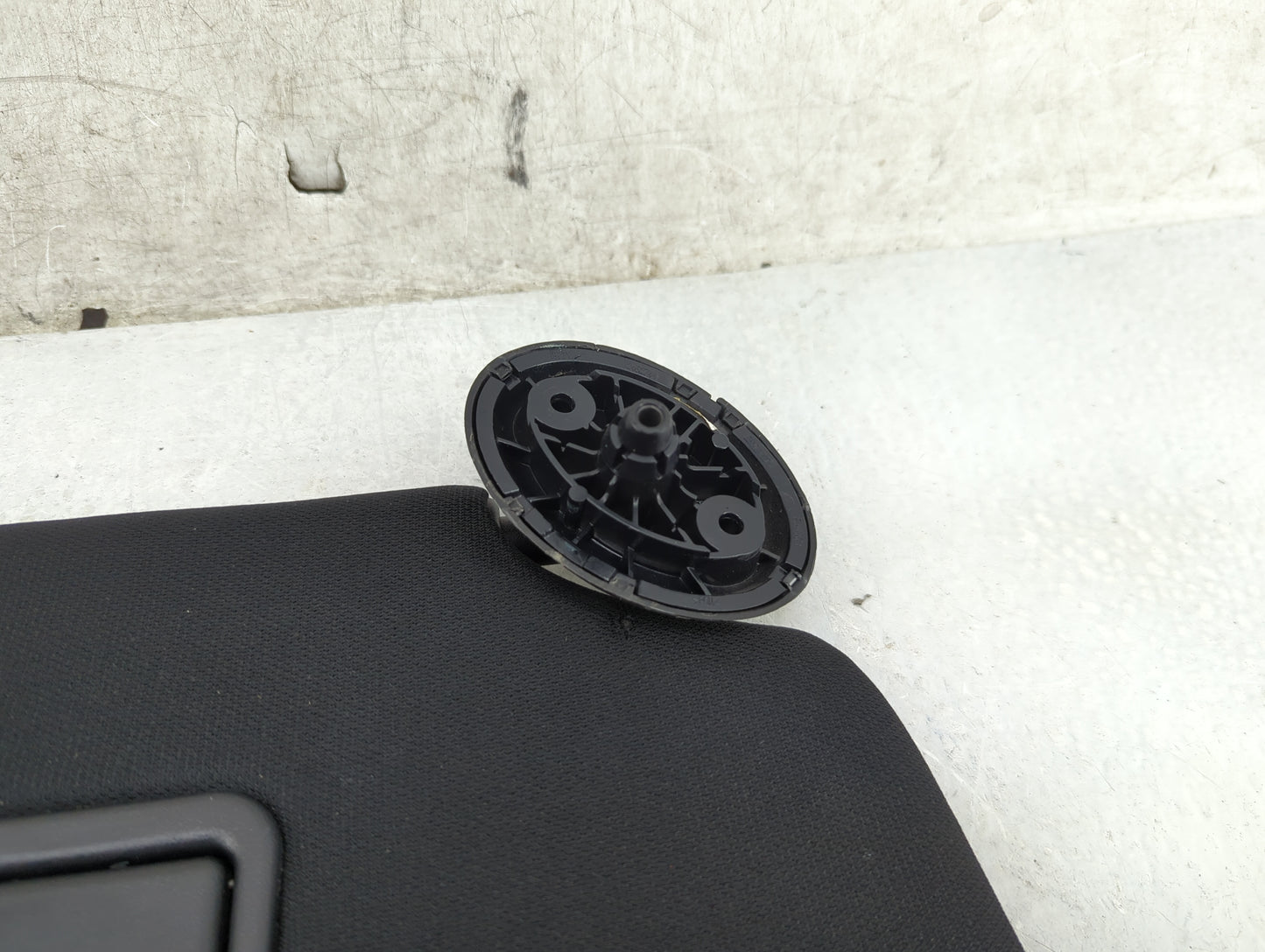 2018 Ford Explorer Sun Visor Shade Replacement Passenger Right Mirror Fits OEM Used Auto Parts - Oemusedautoparts1.com