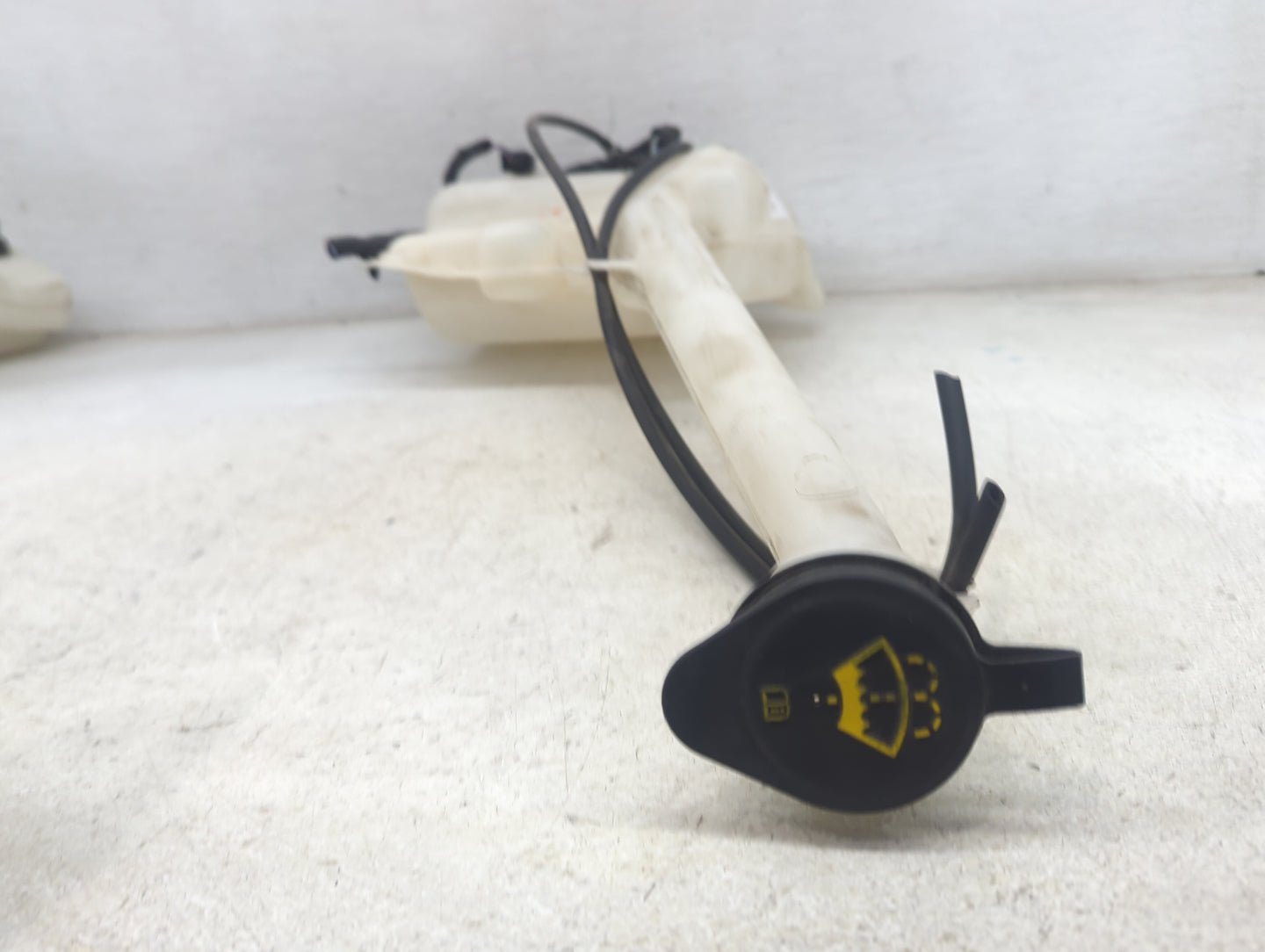 2016-2019 Ford Explorer Windshield Washer Fluid Reservoir Bottle Oem 1473588 - Oemusedautoparts1.com