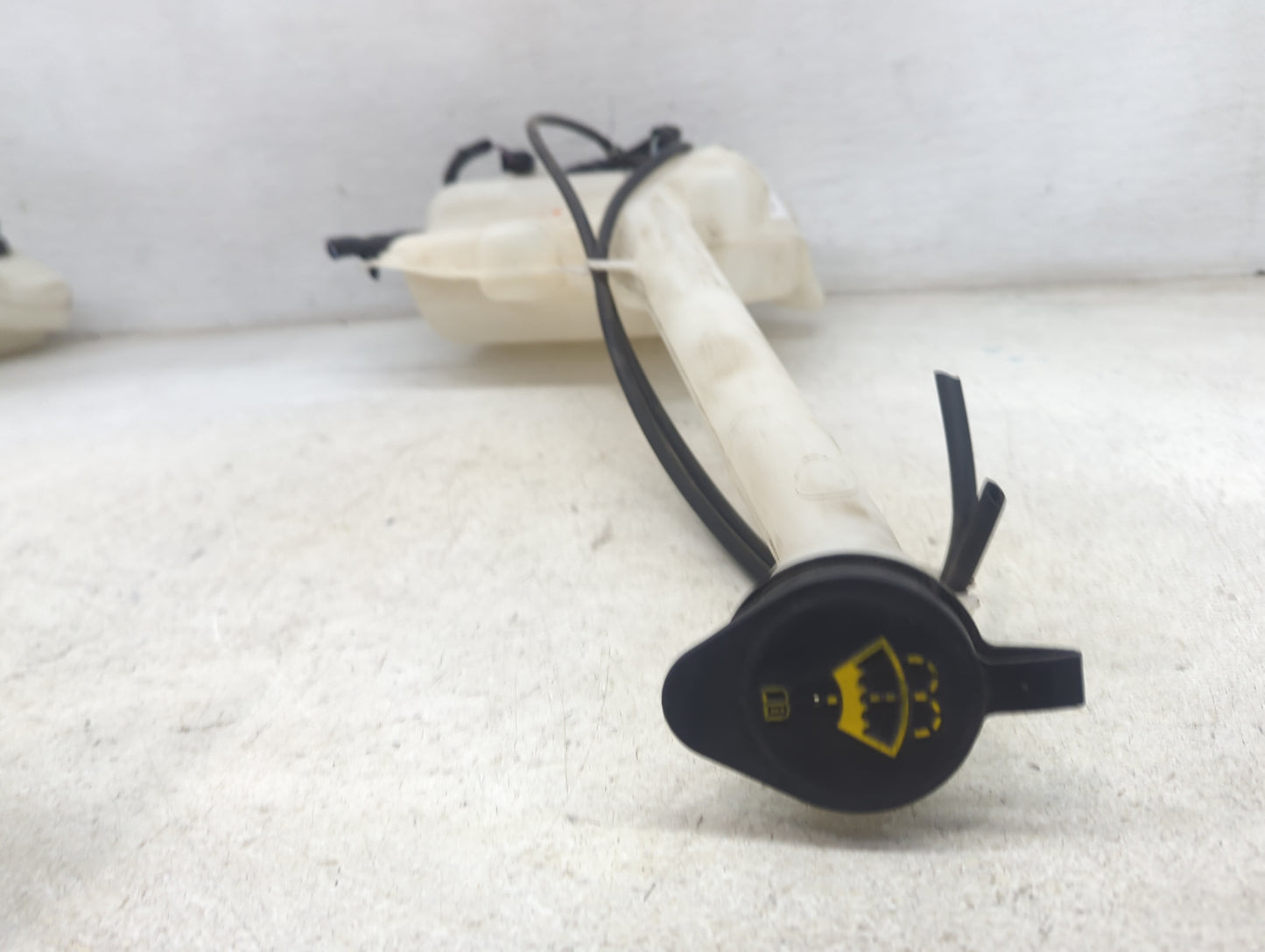 2016-2019 Ford Explorer Windshield Washer Fluid Reservoir Bottle Oem 1473588 - Oemusedautoparts1.com