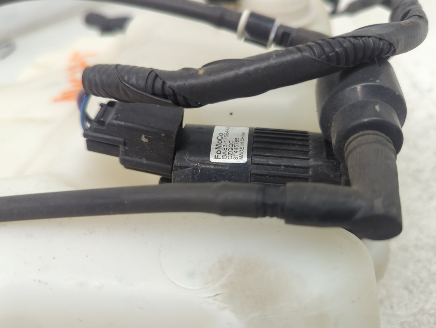 2016-2019 Ford Explorer Windshield Washer Fluid Reservoir Bottle Oem 1473588 - Oemusedautoparts1.com