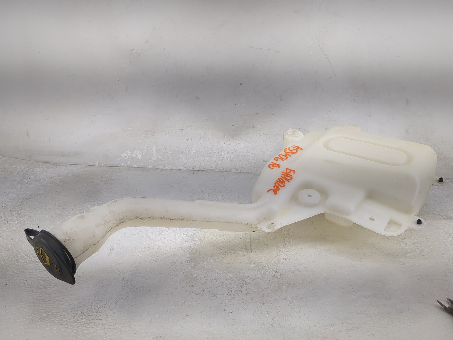 2016-2019 Ford Explorer Windshield Washer Fluid Reservoir Bottle Oem 1474030 - Oemusedautoparts1.com