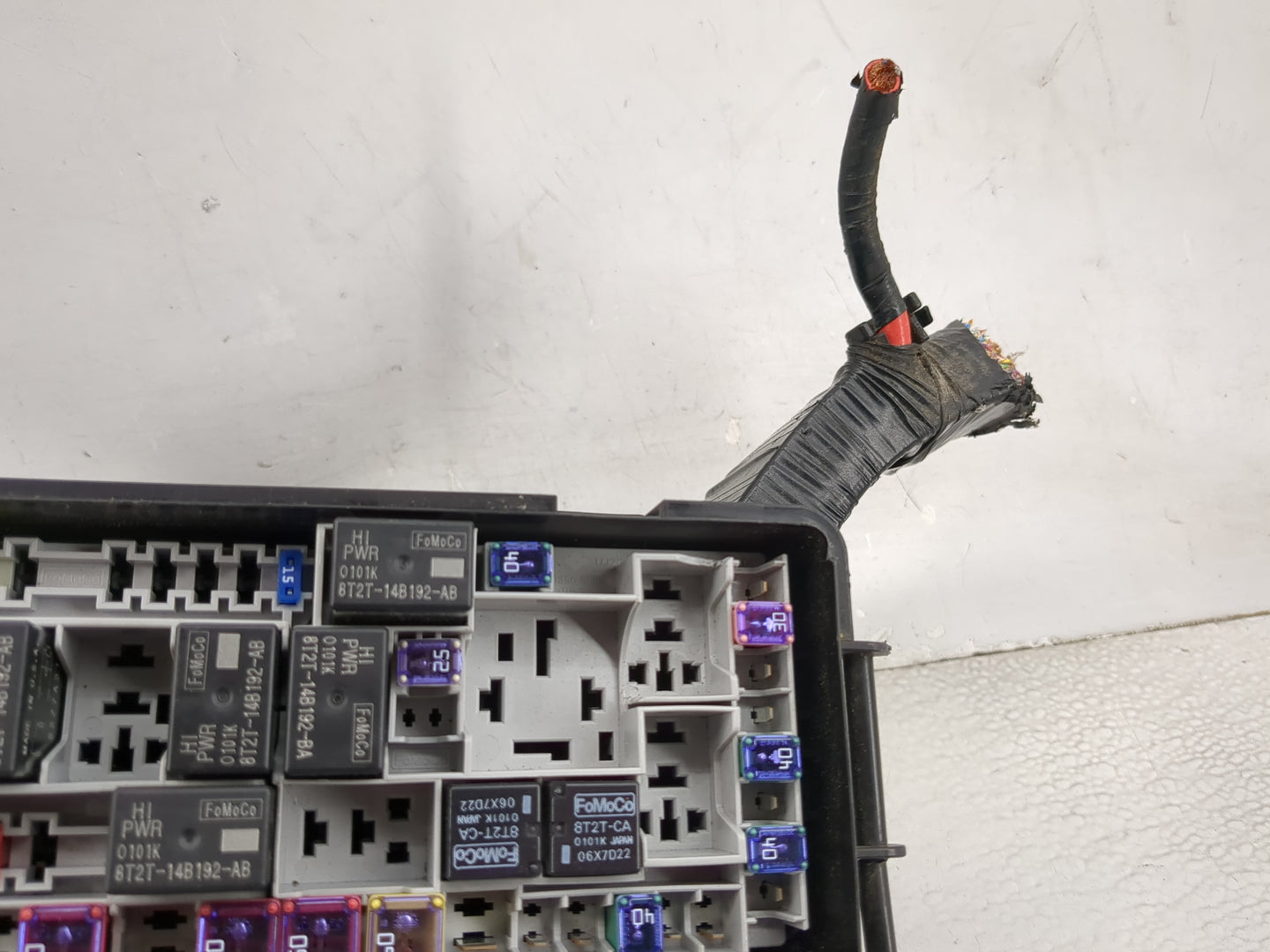 2018-2019 Ford Explorer Fusebox Fuse Box Panel Relay Module P/N:8T2T-14B192-AB 8T2T-14B192-8A, 8T2T-CA Fits Fits 2018 2019 O