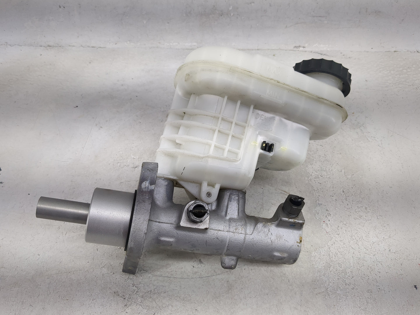 Ford Explorer Brake Master Cylinder 1491059 - Oemusedautoparts1.com