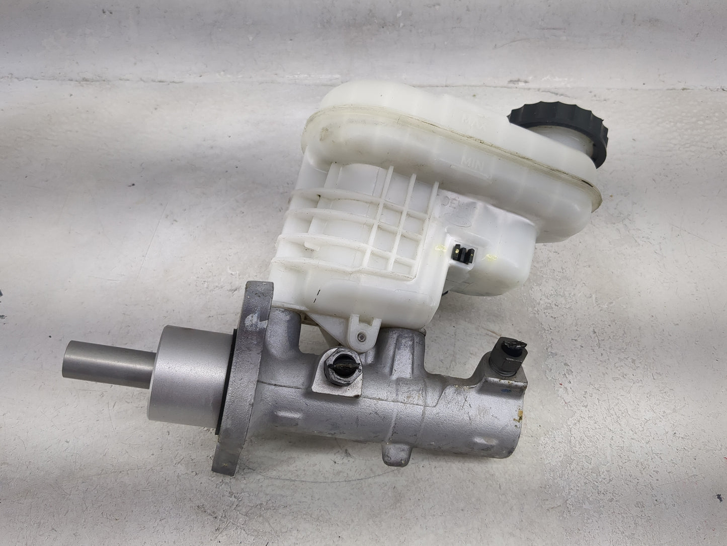 Ford Explorer Brake Master Cylinder 1491059 - Oemusedautoparts1.com