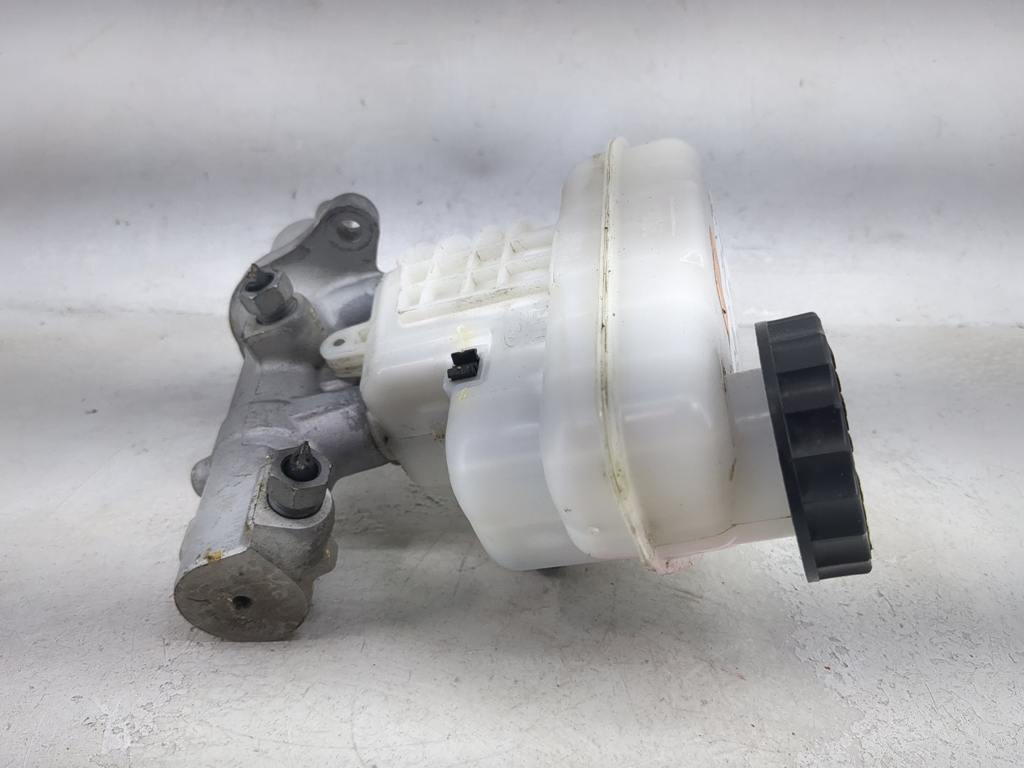 Ford Explorer Brake Master Cylinder 1491059 - Oemusedautoparts1.com