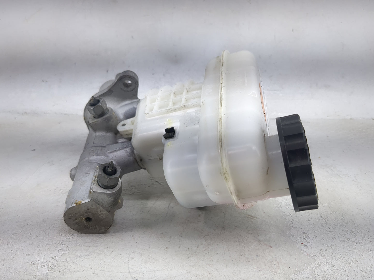 Ford Explorer Brake Master Cylinder 1491059 - Oemusedautoparts1.com