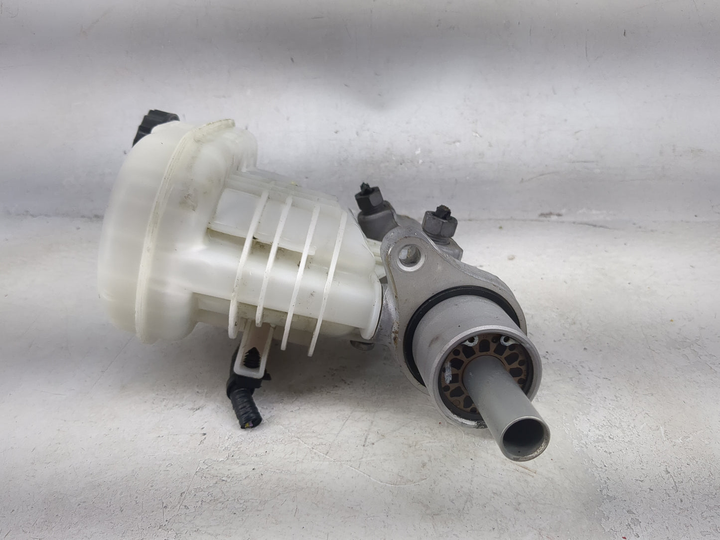 Ford Explorer Brake Master Cylinder 1491059 - Oemusedautoparts1.com