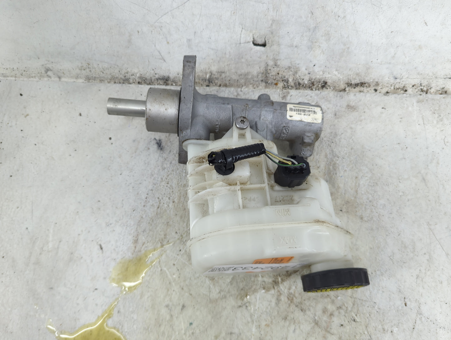 Ford Explorer Brake Master Cylinder 1492433 - Oemusedautoparts1.com