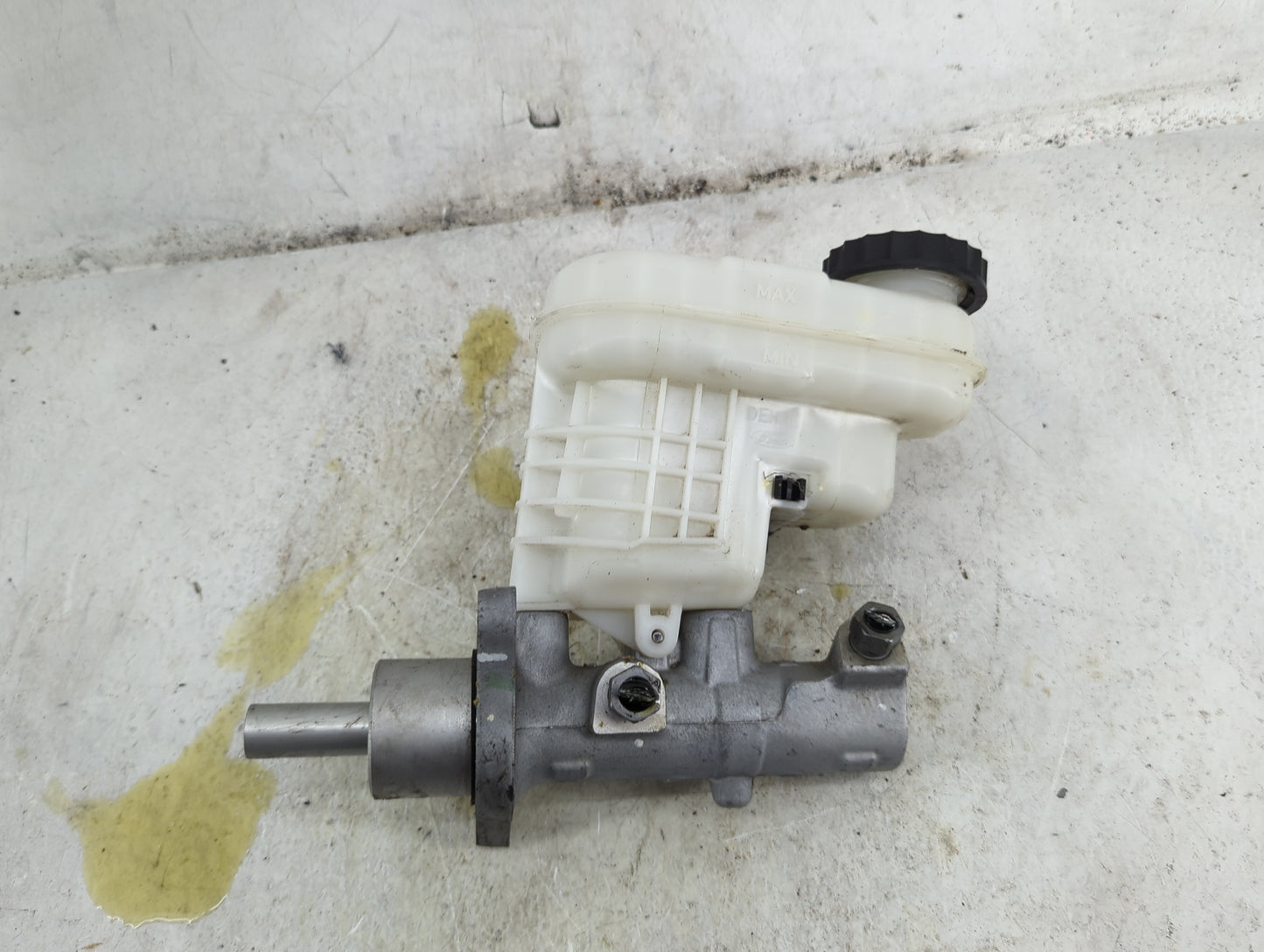 Ford Explorer Brake Master Cylinder 1492433 - Oemusedautoparts1.com