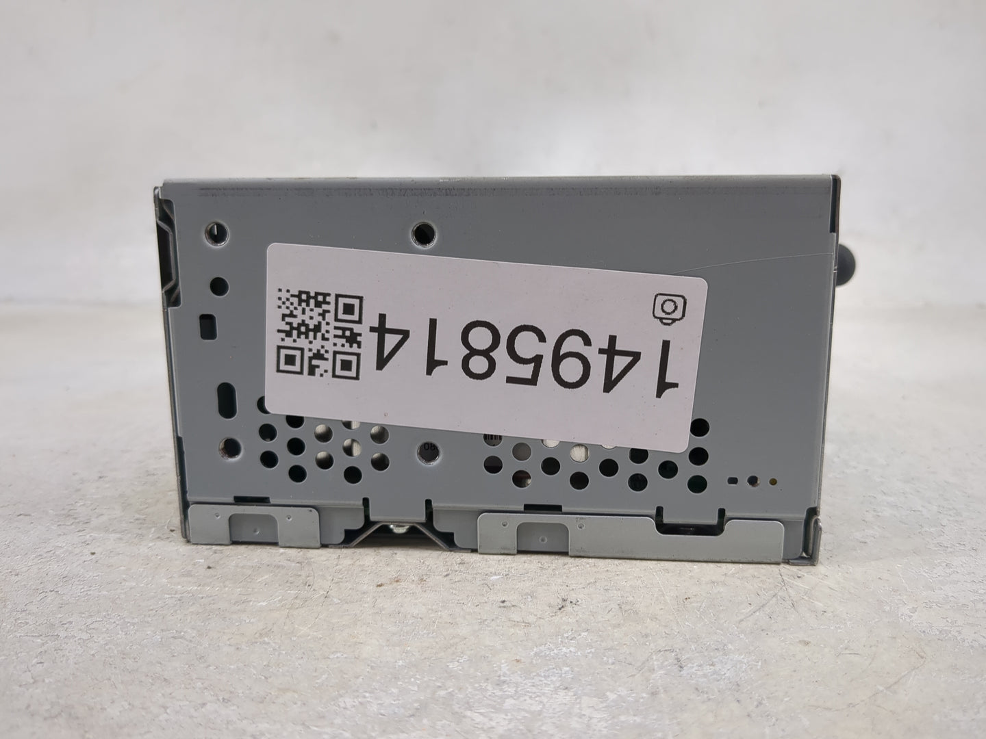 2018-2019 Ford Explorer Radio AM FM Cd Player Receiver Replacement P/N:PU-3922L-E JB5T Fits Fits 2018 2019 OEM Used Auto Par