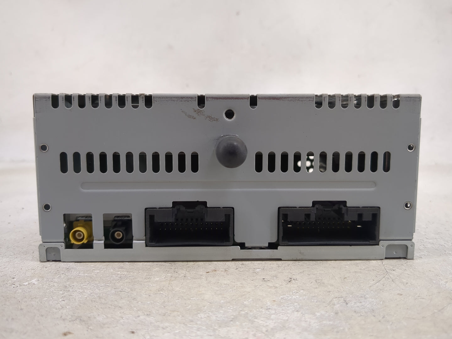 2018-2019 Ford Explorer Radio AM FM Cd Player Receiver Replacement P/N:PU-3922L-E JB5T Fits Fits 2018 2019 OEM Used Auto Par
