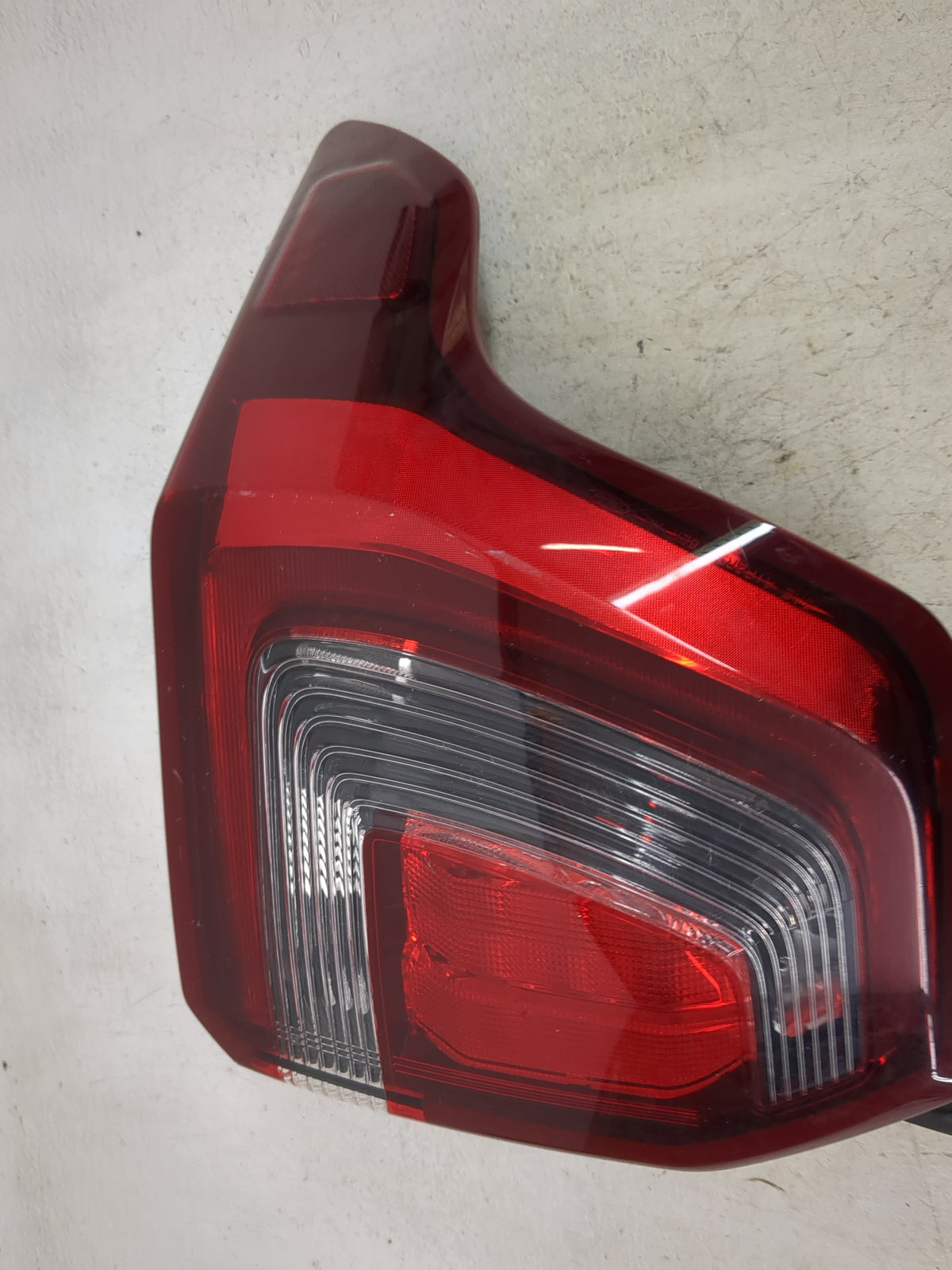2016-2019 Ford Explorer Tail Light Assembly Passenger Right OEM P/N:FB53-13A414-A Fits Fits 2016 2017 2018 2019 OEM Used Aut