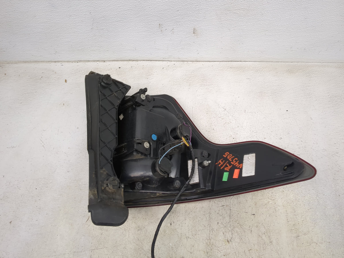 2016-2019 Ford Explorer Tail Light Assembly Passenger Right OEM P/N:FB53-13A414-A Fits Fits 2016 2017 2018 2019 OEM Used Aut
