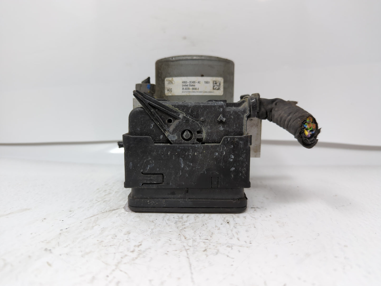 2016-2019 Ford Explorer ABS Pump Control Module Replacement P/N:FB53-2C405-AE HB53-2C405-AB Fits Fits 2016 2017 2018 2019 OE