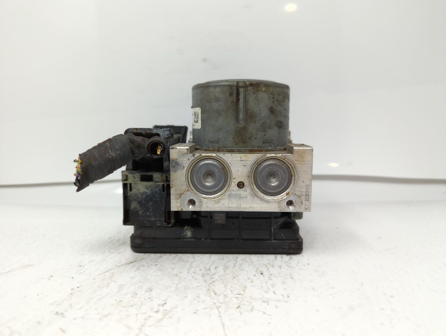 2016-2019 Ford Explorer ABS Pump Control Module Replacement P/N:FB53-2C405-AE HB53-2C405-AB Fits Fits 2016 2017 2018 2019 OE