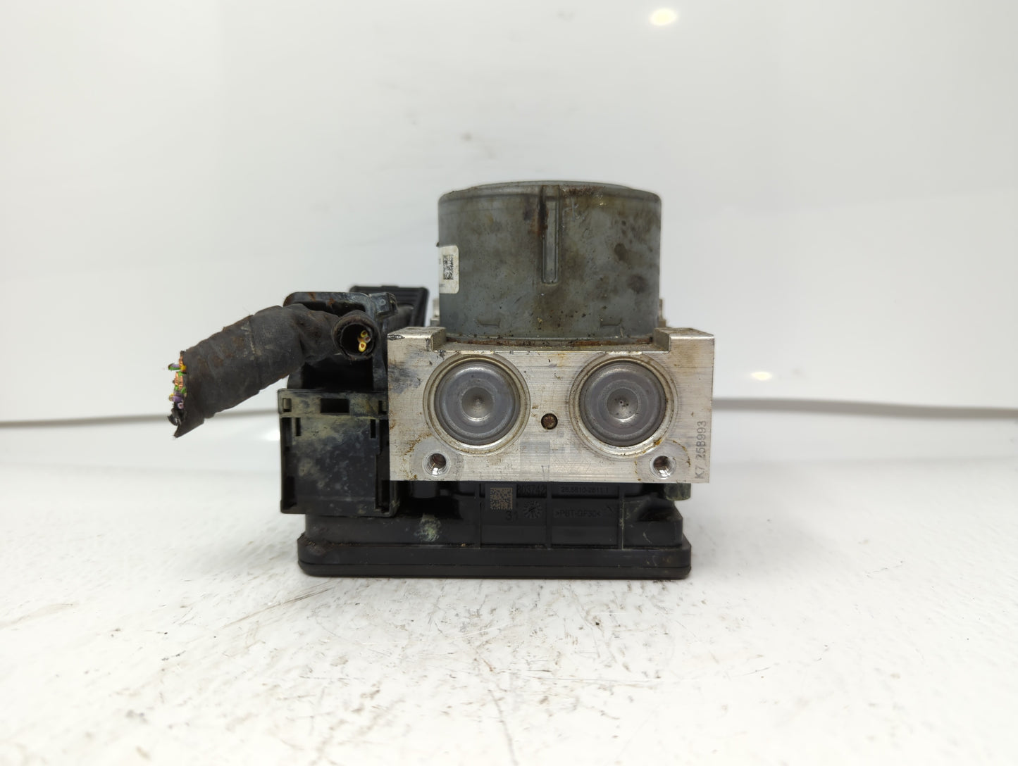 2016-2019 Ford Explorer ABS Pump Control Module Replacement P/N:FB53-2C405-AE HB53-2C405-AB Fits Fits 2016 2017 2018 2019 OE