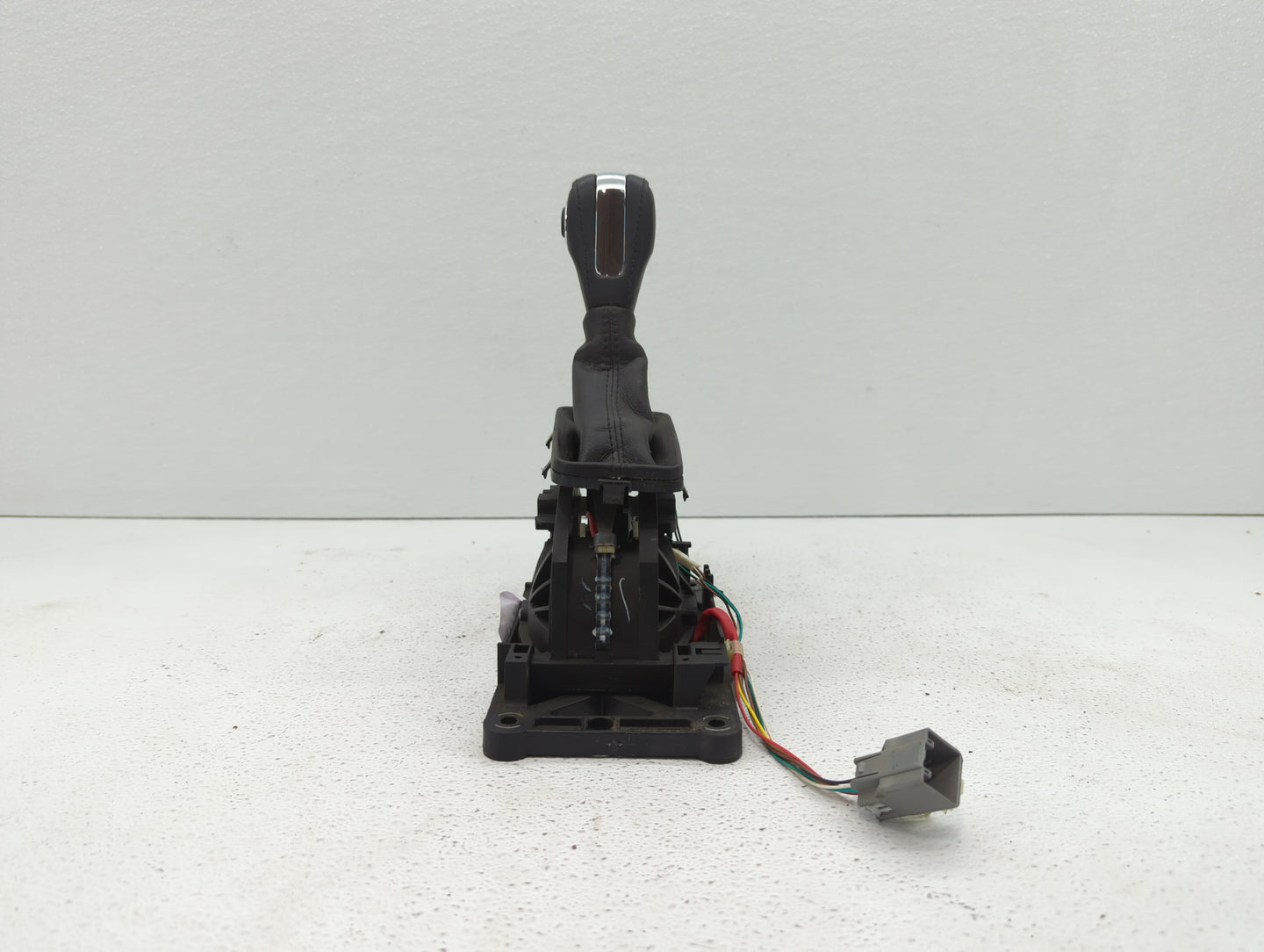 2018 Ford Explorer Floor Console Assembly Shifter Black - Oemusedautoparts1.com