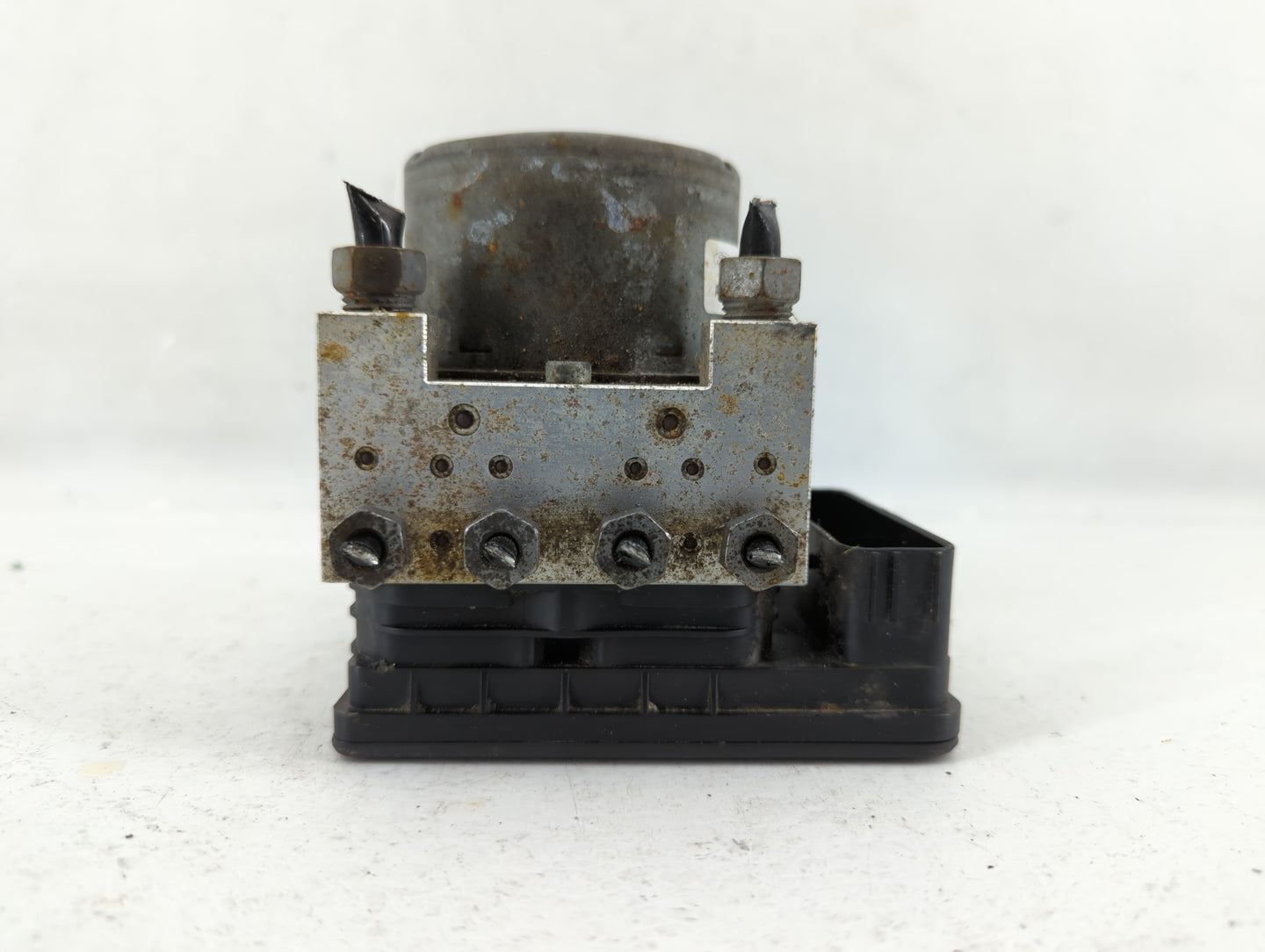 2018 Ford Explorer ABS Pump Control Module Replacement P/N:HB53-2C405-AC Fits OEM Used Auto Parts - Oemusedautoparts1.com