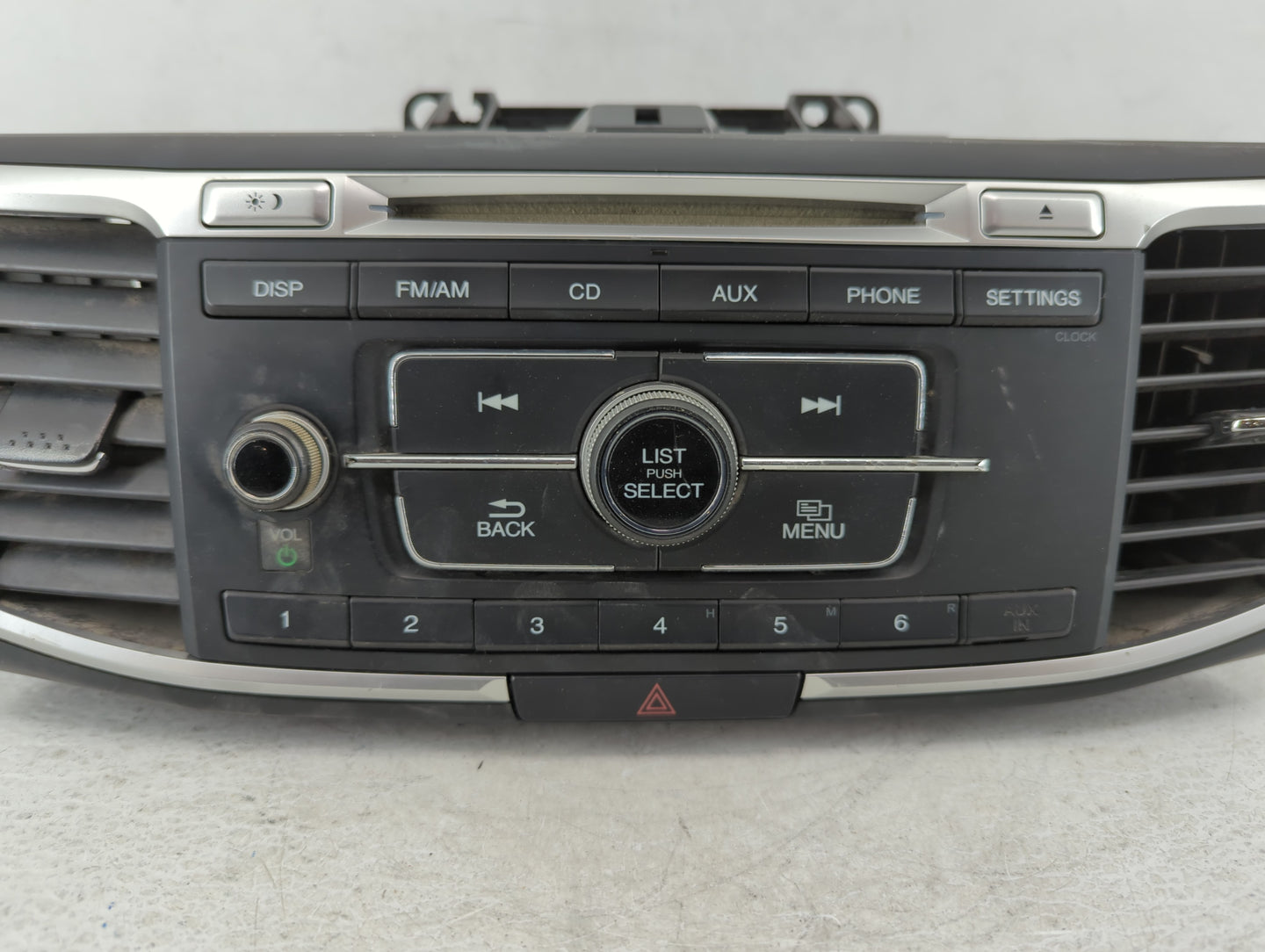 2016-2018 Ford Explorer Am Fm Cd Player Radio Receiver - Oemusedautoparts1.com