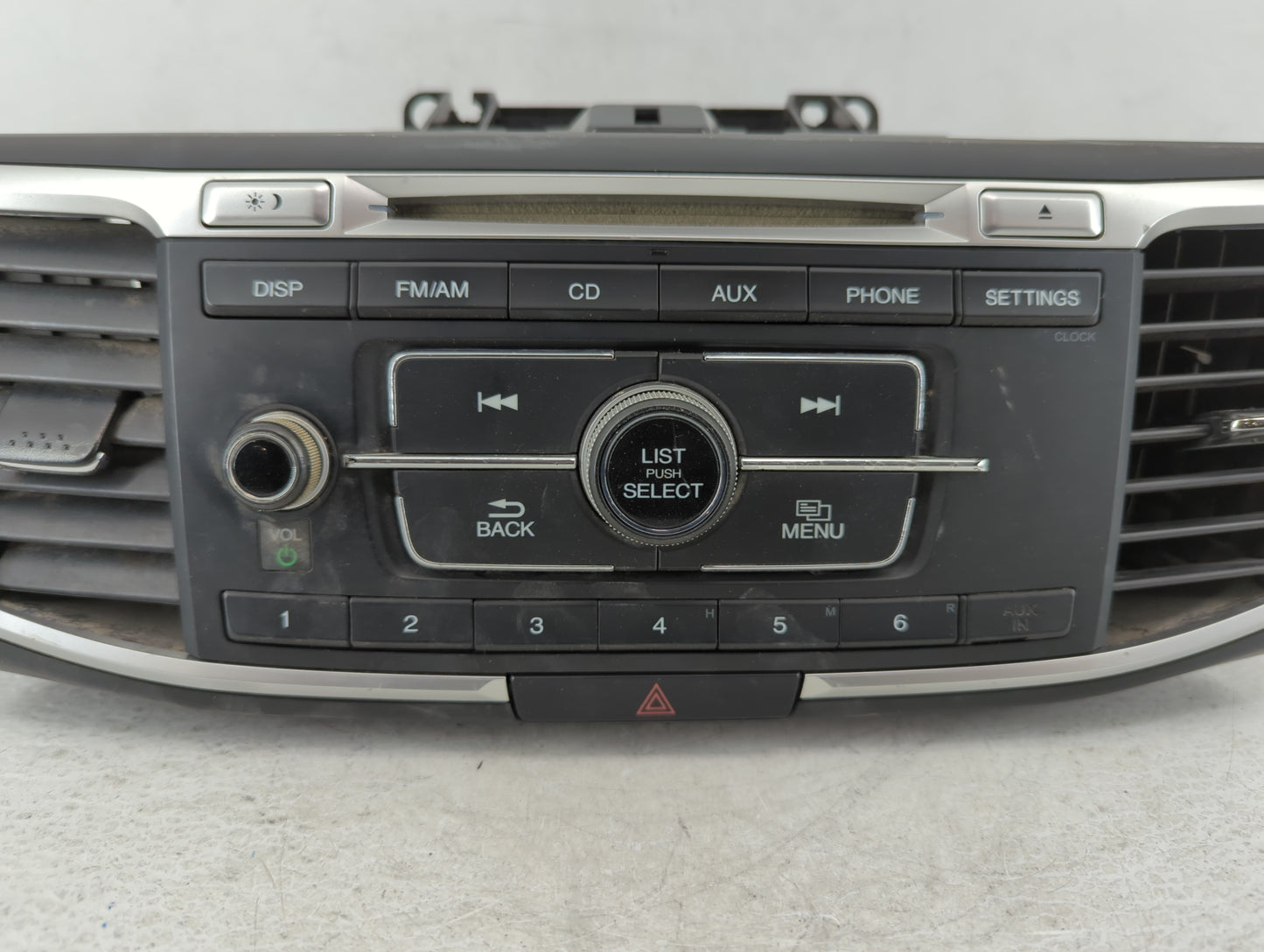 2016-2018 Ford Explorer Am Fm Cd Player Radio Receiver - Oemusedautoparts1.com
