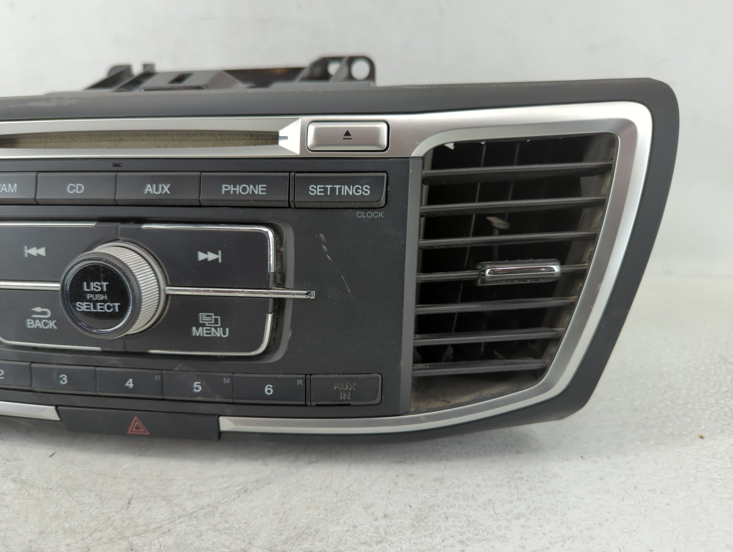 2016-2018 Ford Explorer Am Fm Cd Player Radio Receiver - Oemusedautoparts1.com