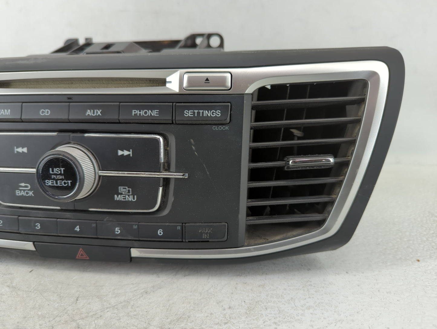 2016-2018 Ford Explorer Am Fm Cd Player Radio Receiver - Oemusedautoparts1.com