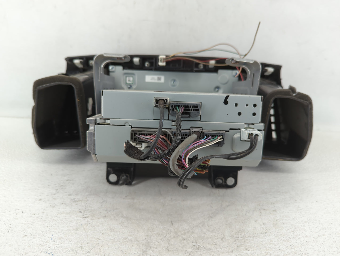 2016-2018 Ford Explorer Am Fm Cd Player Radio Receiver - Oemusedautoparts1.com