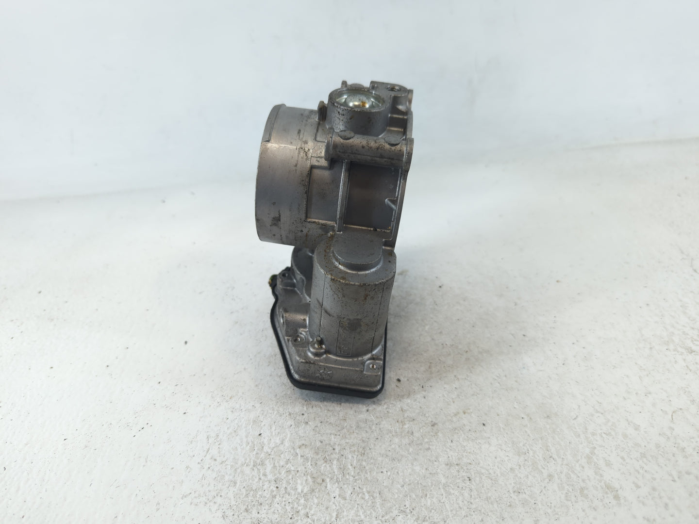 2011-2019 Ford Explorer Throttle Body P/N:AT4E-9F991-EL Fits Fits 2011 2012 2013 2014 2015 2016 2017 2018 2019 OEM Used Auto