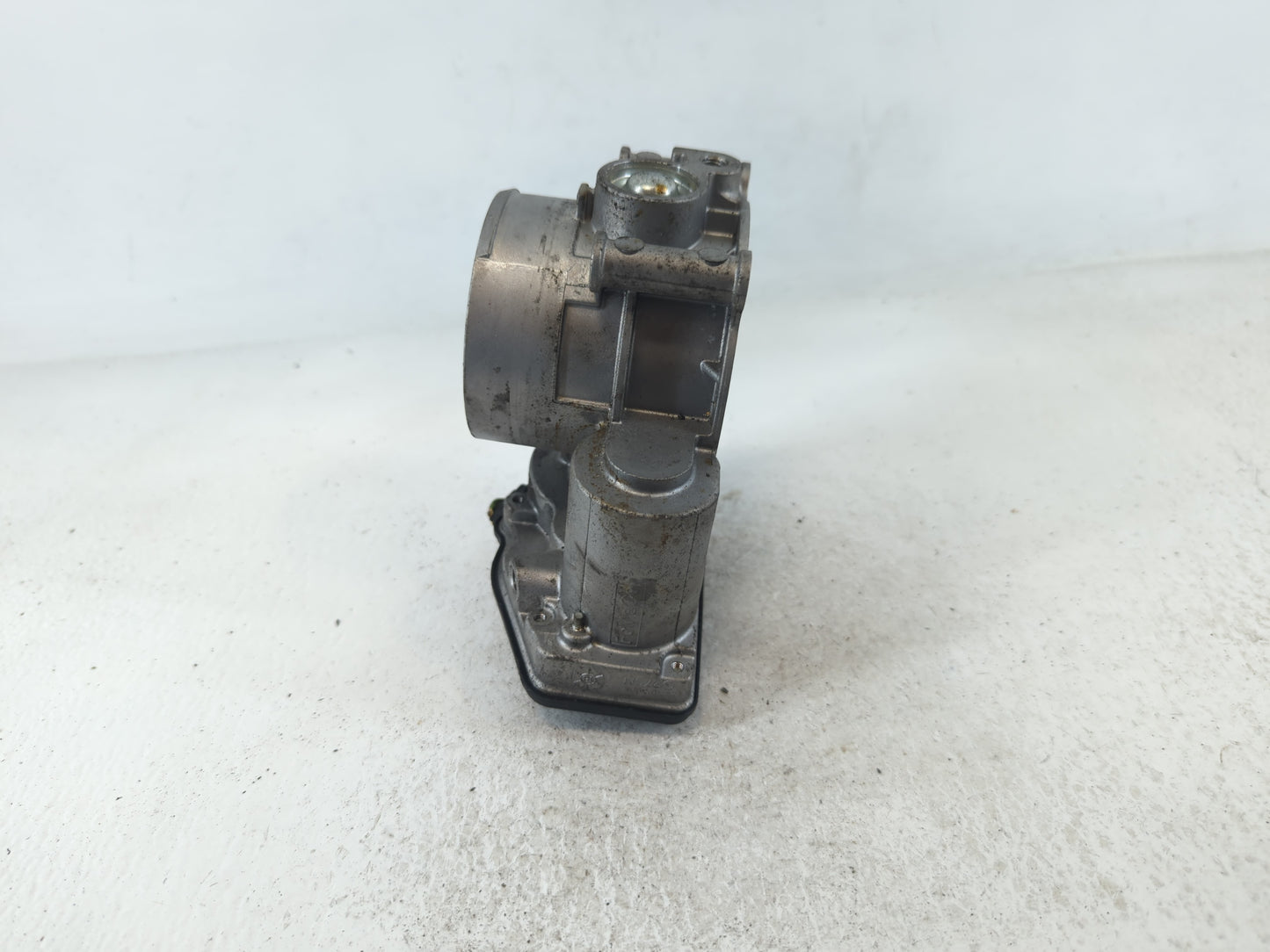2011-2019 Ford Explorer Throttle Body P/N:AT4E-9F991-EL Fits Fits 2011 2012 2013 2014 2015 2016 2017 2018 2019 OEM Used Auto