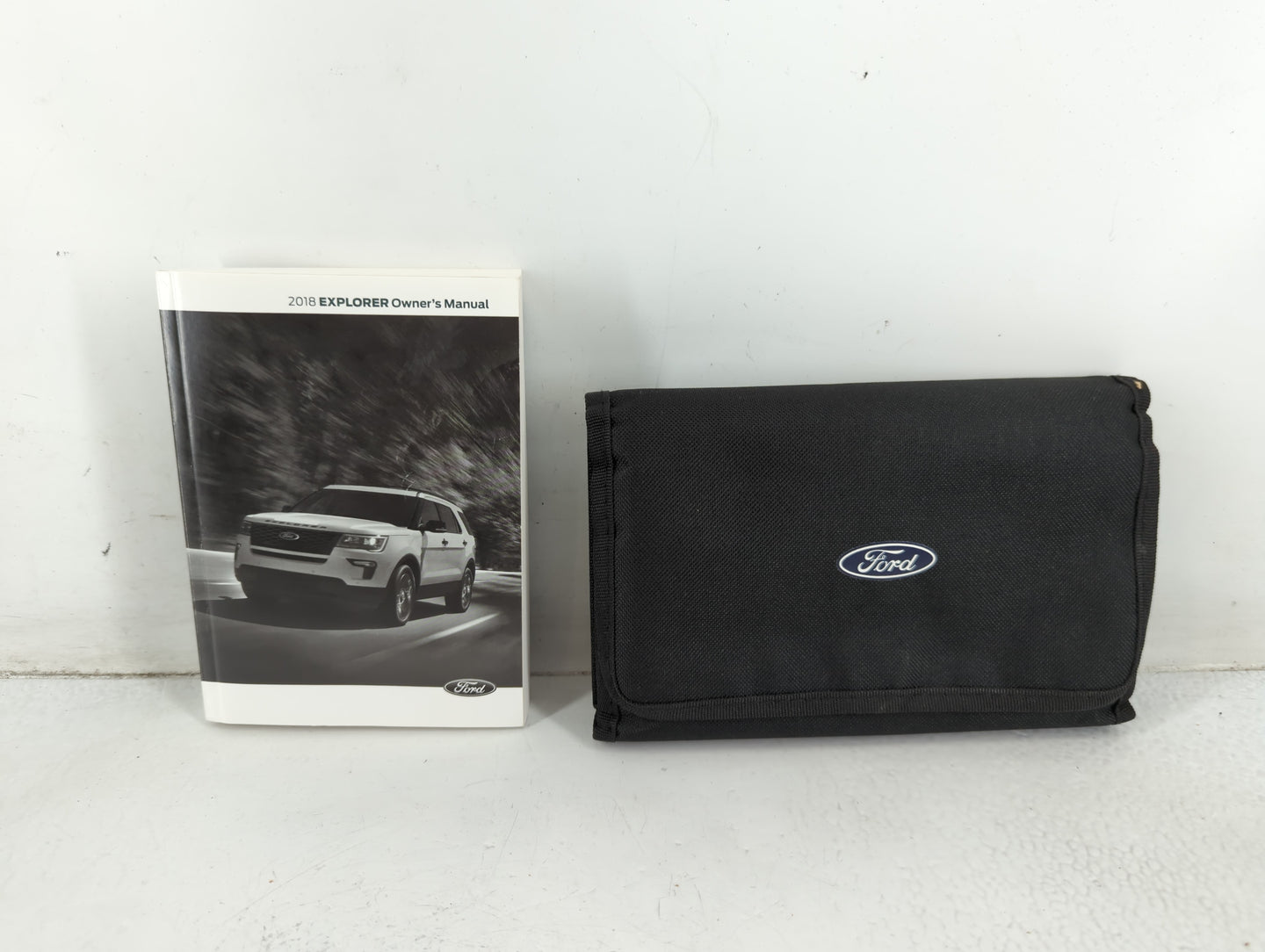 2018 Ford Explorer Owners Manual Book Guide P/N:JL2J 19A321 AC OEM Used Auto Parts - Oemusedautoparts1.com