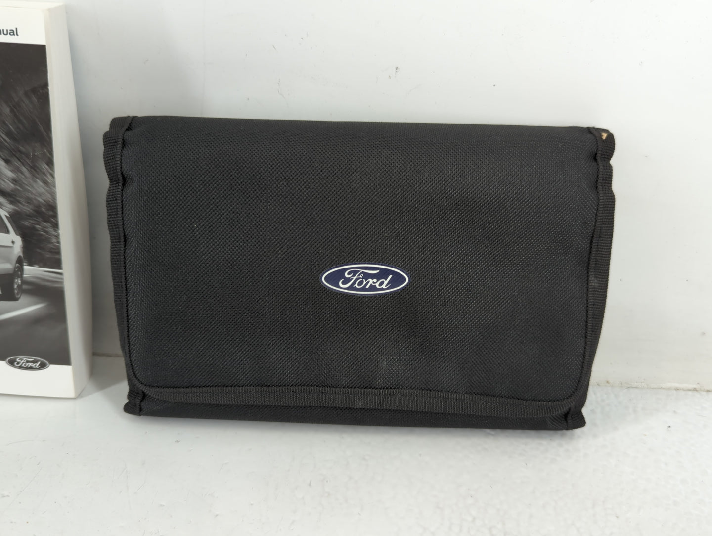 2018 Ford Explorer Owners Manual Book Guide P/N:JL2J 19A321 AC OEM Used Auto Parts - Oemusedautoparts1.com