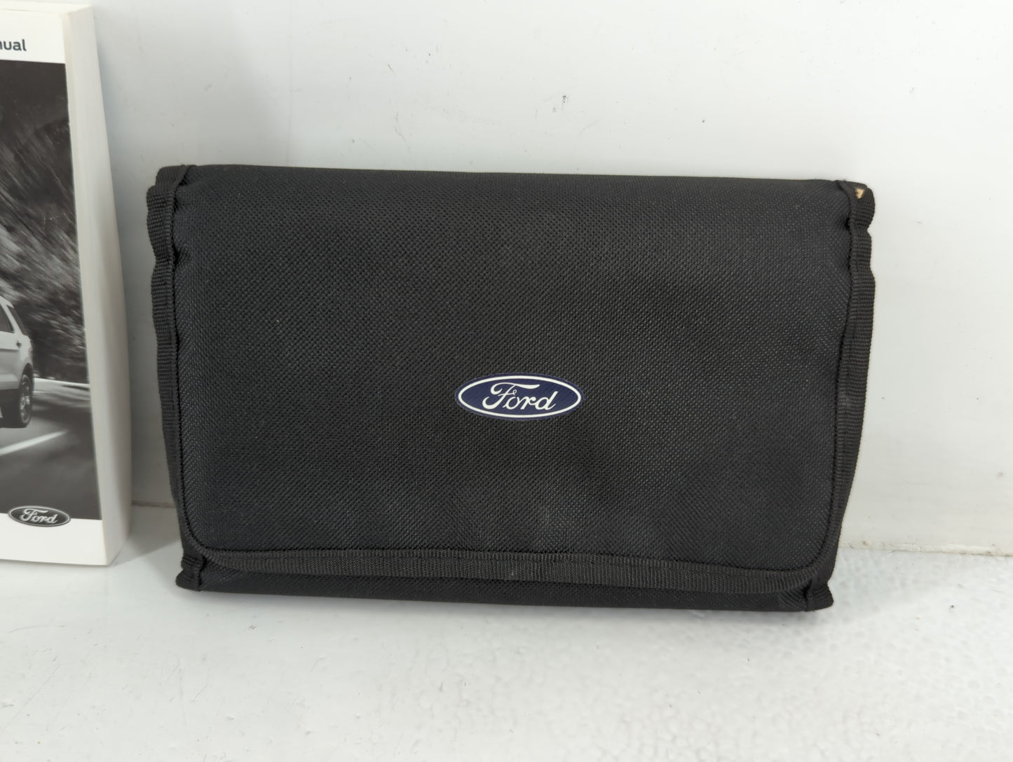 2018 Ford Explorer Owners Manual Book Guide P/N:JL2J 19A321 AC OEM Used Auto Parts - Oemusedautoparts1.com