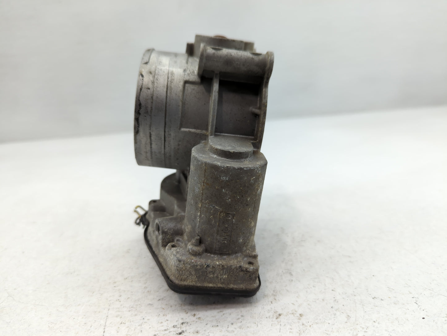 2011-2019 Ford Explorer Throttle Body P/N:AT4E-9F991-EL Fits Fits 2011 2012 2013 2014 2015 2016 2017 2018 2019 OEM Used Auto