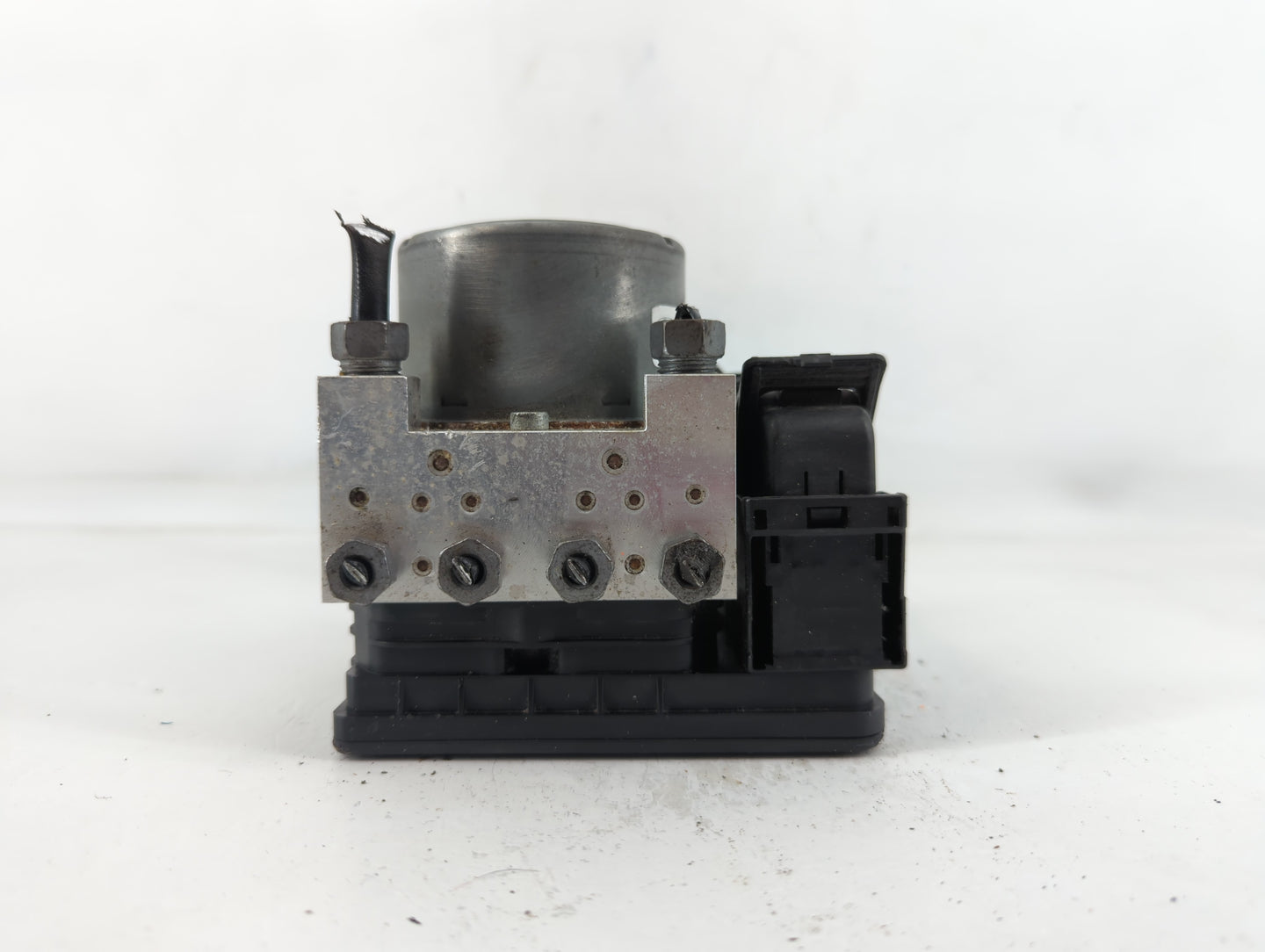 2018 Ford Explorer ABS Pump Control Module Replacement P/N:HB53-2C405-AC Fits OEM Used Auto Parts - Oemusedautoparts1.com